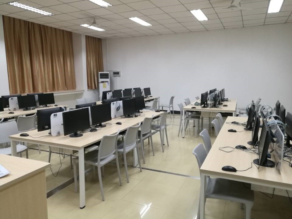 计算机软硬件及辅助设备零售行业教学条件的现状与优化策略